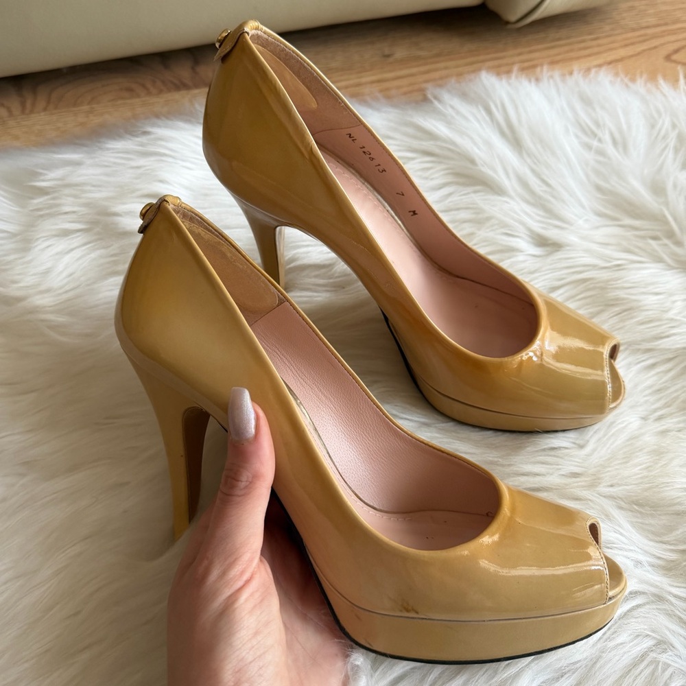 Stuart Weitzman Gold Heels